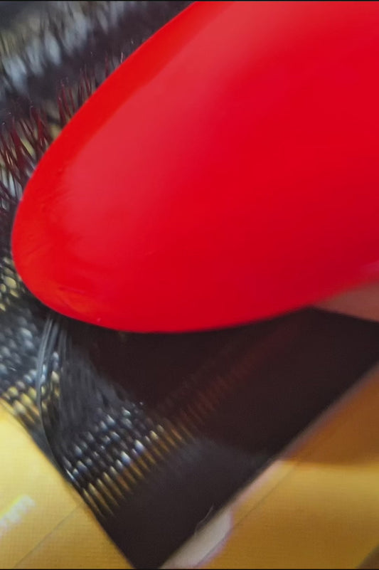 flY YY 20 linee di ciglia leggere come aria. Nere come l’inchiostro.